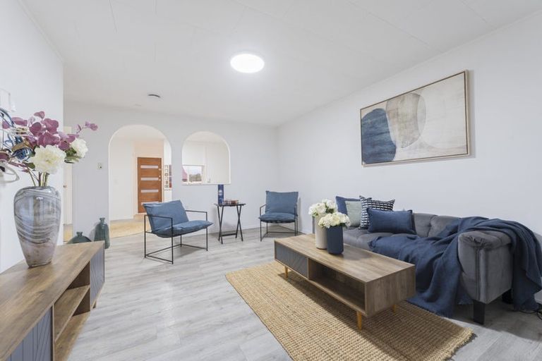 Photo of property in 92 Gallony Avenue, Massey, Auckland, 0614