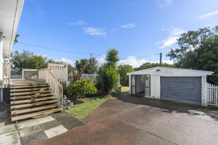 Photo of property in 6 Grainger Road, Te Atatu South, Auckland, 0610