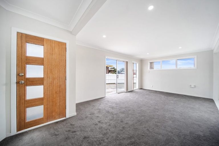 Photo of property in 4 Convair Crescent, Mangere, Auckland, 2022