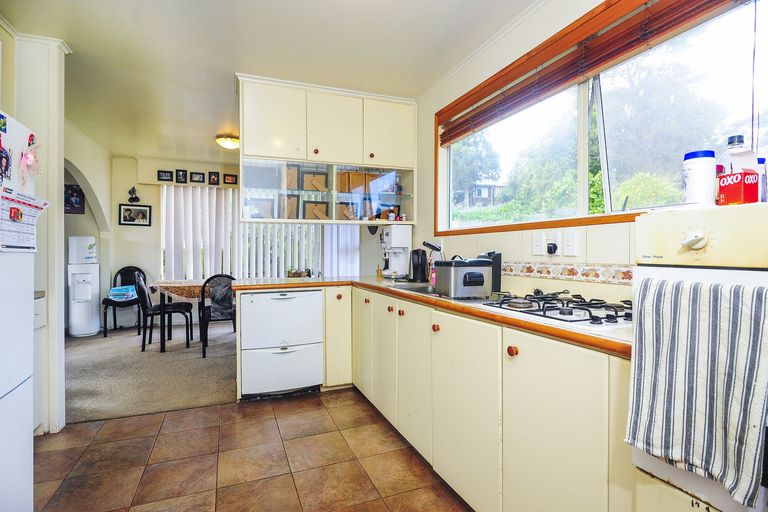 Photo of property in 36 Barron Drive, Green Bay, Auckland, 0604