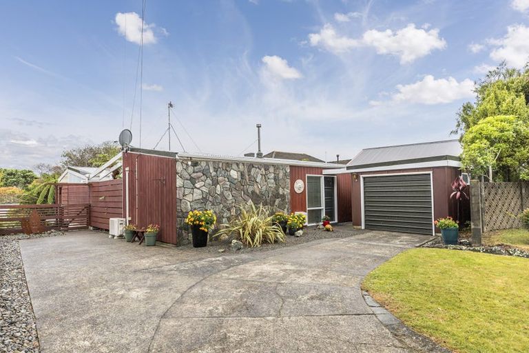 Photo of property in 22 Larsen Crescent, Tawa, Wellington, 5028
