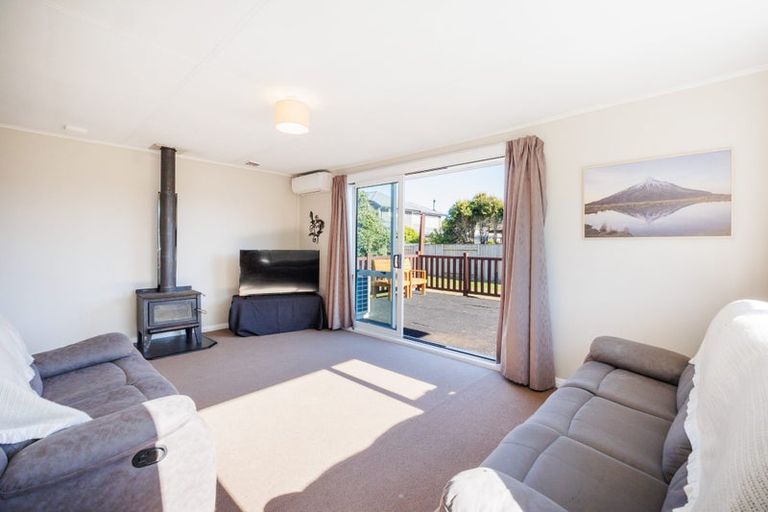 Photo of property in 11 Hendon Place, West End, Palmerston North, 4412
