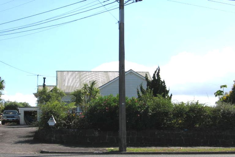 Photo of property in 133 Astley Avenue, New Lynn, Auckland, 0600