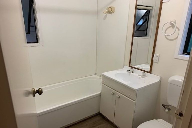 Photo of property in 1/3 Fayette Place, Te Atatu South, Auckland, 0610