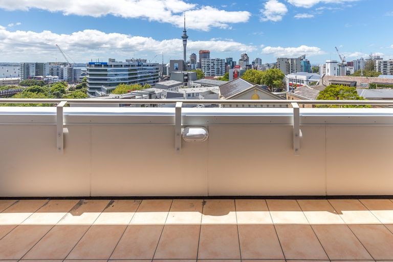 Photo of property in 22 Beresford Street, Bayswater, Auckland, 0622