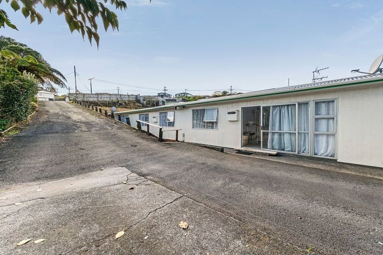 Photo of property in 42 Simons Street, Moturoa, New Plymouth, 4310