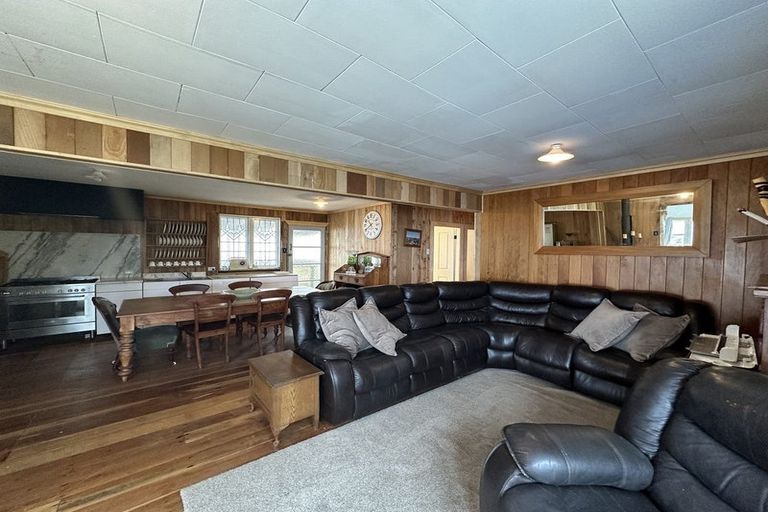 Photo of property in 8 Point Road, Mokau, 4376