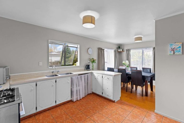 Photo of property in 25 Borich Road, Sunnyvale, Auckland, 0612