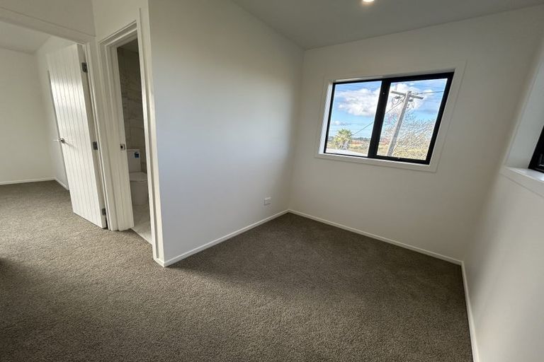 Photo of property in 338 Triangle Road, Massey, Auckland, 0614