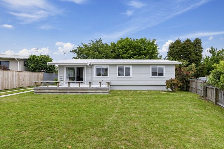 Photo of property in 2 Avon Close, Richmond Heights, Taupo, 3330