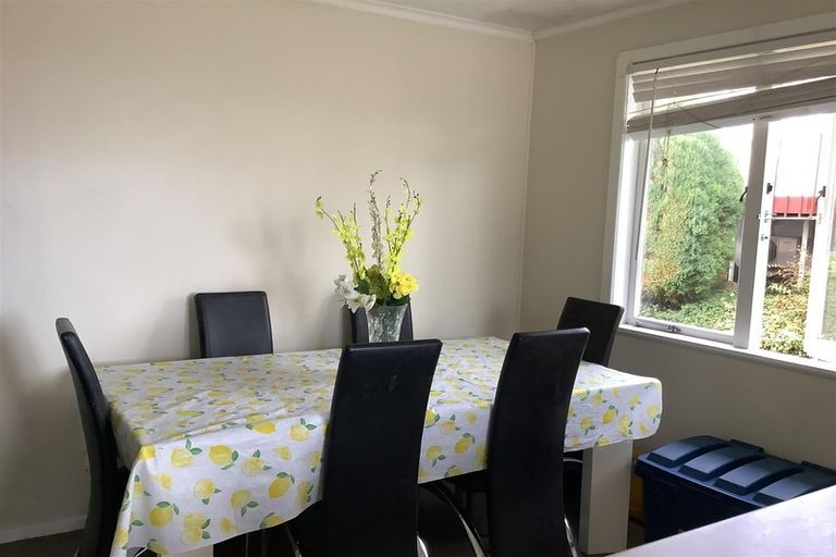 Photo of property in 2/18 Seaview Road, Glenfield, Auckland, 0629