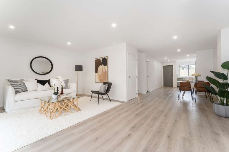 Photo of property in 6d Buisson Glade, West Harbour, Auckland, 0618