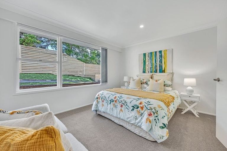 Photo of property in 2 Portadown Avenue, Pakuranga Heights, Auckland, 2010