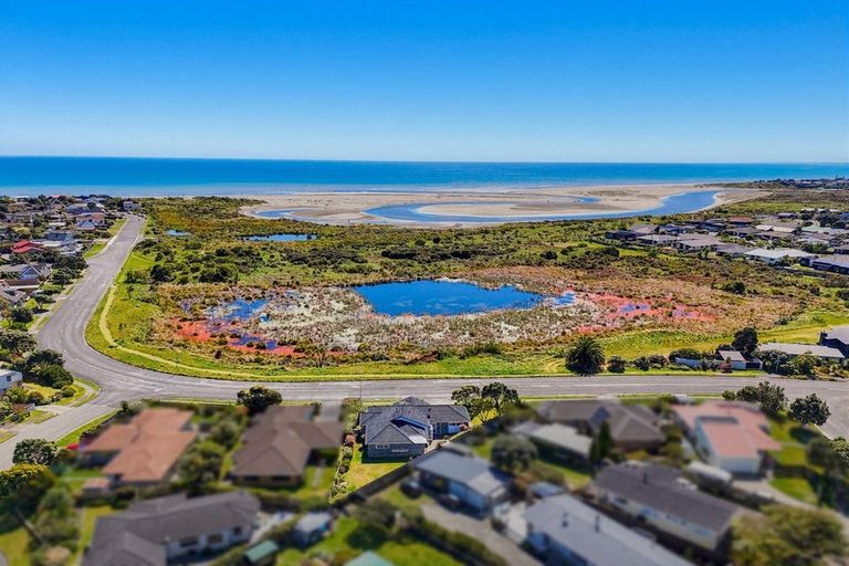 Photo of property in 300 Manly Street, Paraparaumu Beach, Paraparaumu, 5032