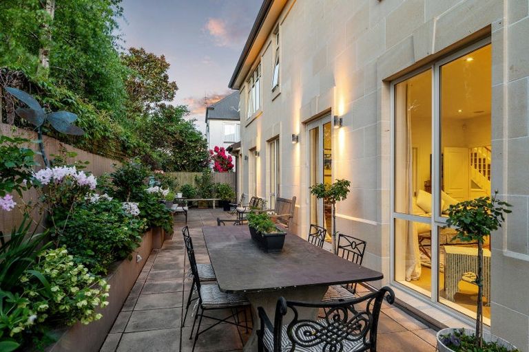 Photo of property in 101 Aikmans Road, Merivale, Christchurch, 8014