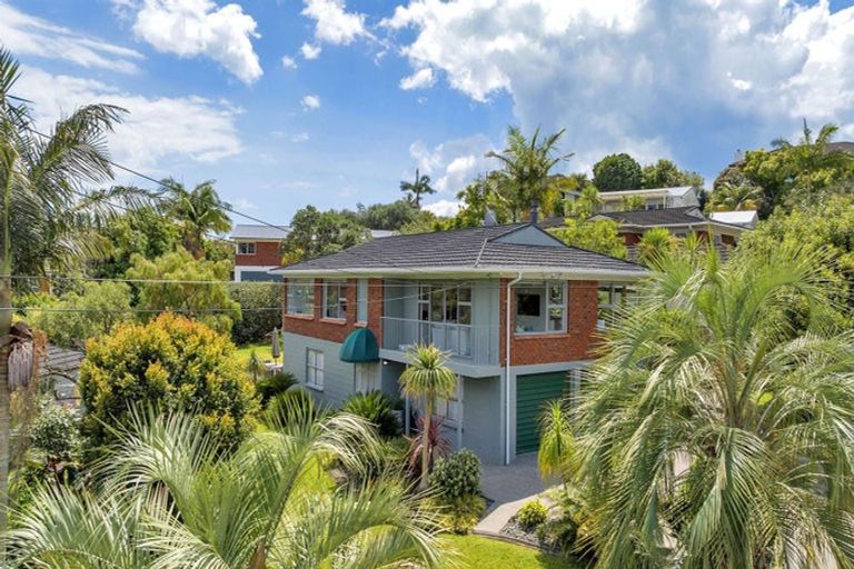 Photo of property in 5 Liston Crescent, Cockle Bay, Auckland, 2014