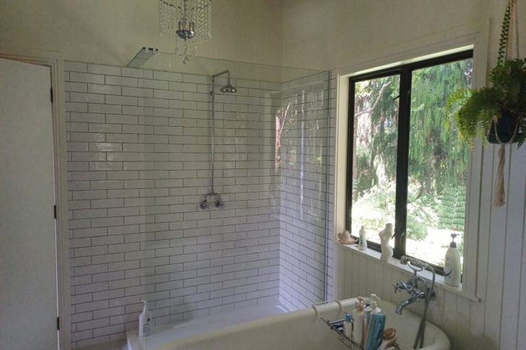 Photo of property in 1194 Scenic Drive North, Swanson, Auckland, 0816