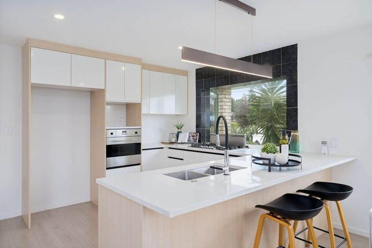 Photo of property in 2 Ferngrove Avenue, Ranui, Auckland, 0612