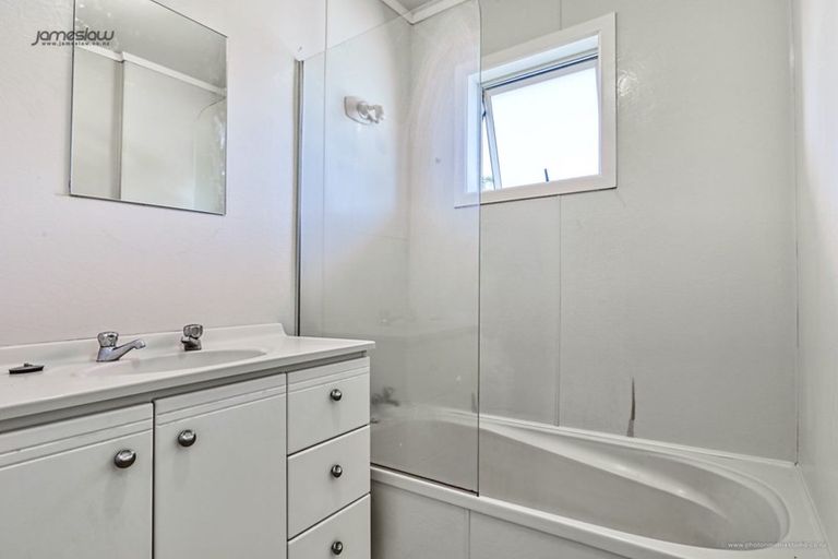 Photo of property in 46 Farquhar Road, Glendene, Auckland, 0602