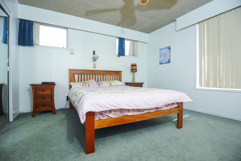 Photo of property in 36 Barron Drive, Green Bay, Auckland, 0604