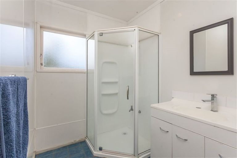 Photo of property in 21 Normandy Place, Henderson, Auckland, 0610
