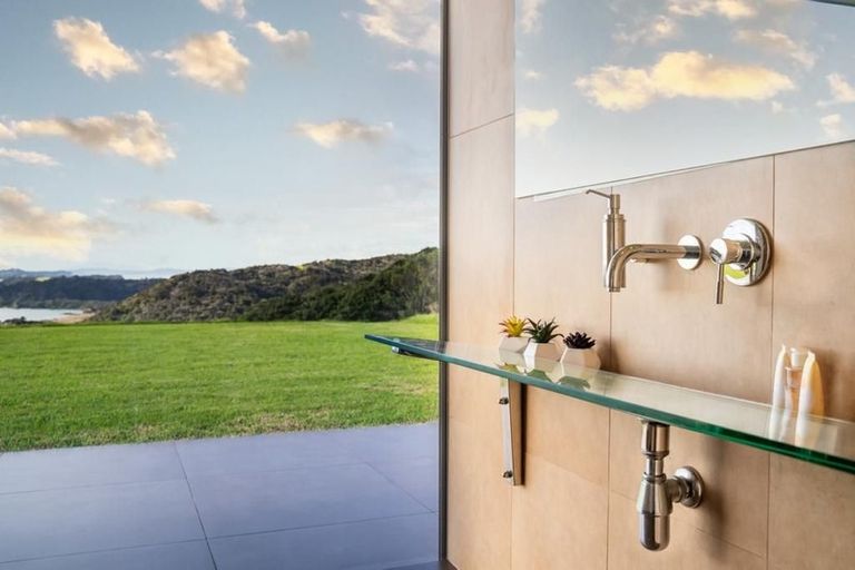 Photo of property in 83 Jervis Road, Waiwera, Orewa, 0994