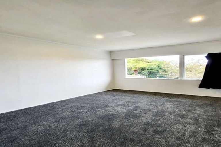 Photo of property in 1/63 Girrahween Drive, Totara Vale, Auckland, 0629