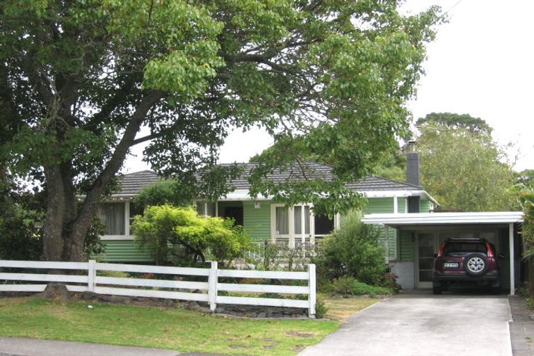 Photo of property in 52 Tramway Road, Beach Haven, Auckland, 0626