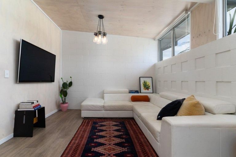 Photo of property in 15 Park Road, Carterton, 5713