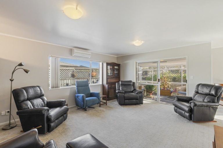 Photo of property in 3 Sandel Rise, Merrilands, New Plymouth, 4312