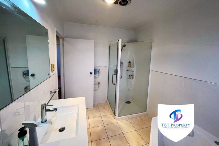 Photo of property in 20 Boundary Road, Blockhouse Bay, Auckland, 0600