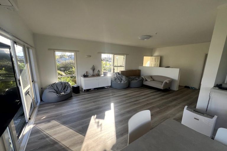 Photo of property in 1/3 Exmouth Road, Northcote, Auckland, 0627