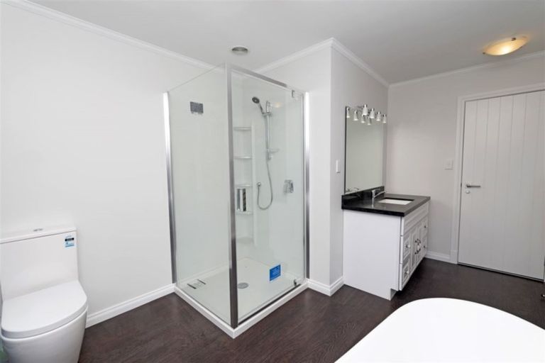 Photo of property in 25 Taupaki Road, Taupaki, Henderson, 0782