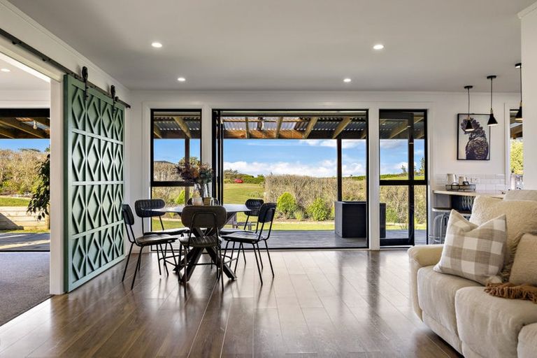 Photo of property in 44b Crosland Road, South Head, 0874