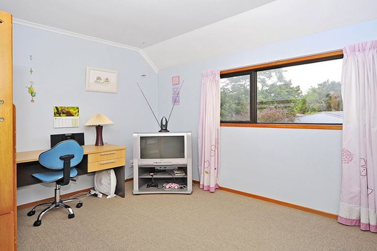 Photo of property in 1 Wincanton Place, Awapuni, Palmerston North, 4412