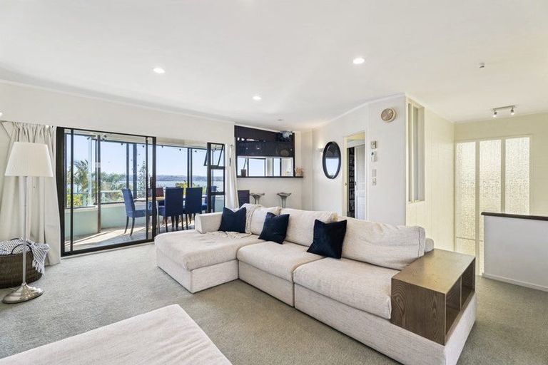 Photo of property in 1/64 Island Bay Road, Beach Haven, Auckland, 0626