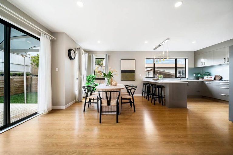 Photo of property in 674 East Coast Road, Pinehill, Auckland, 0630