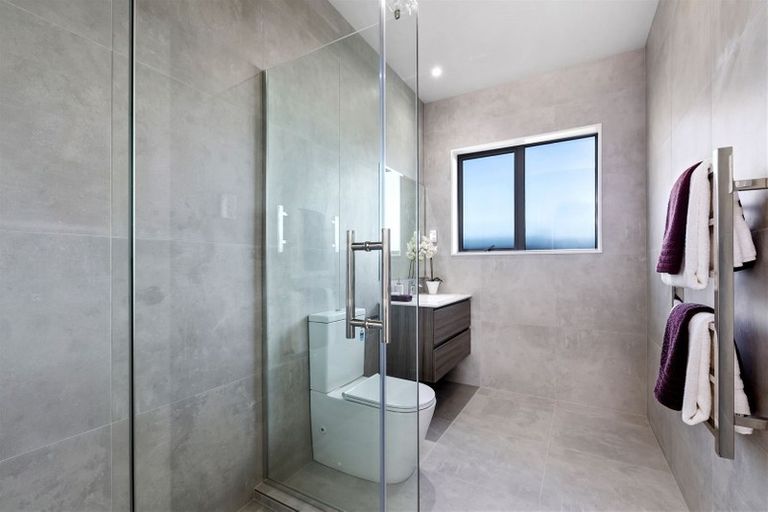 Photo of property in 18 Gilbransen Road, Kumeu, 0810