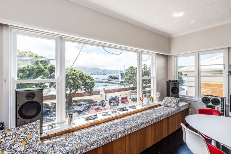 Photo of property in 124 Oriental Parade, Oriental Bay, Wellington, 6011
