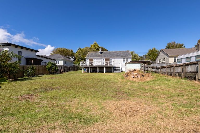 Photo of property in 18 Humphrey Kemp Avenue, Henderson, Auckland, 0612
