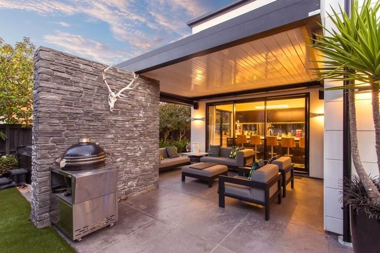 Photo of property in 2 Roa Road, Fendalton, Christchurch, 8041