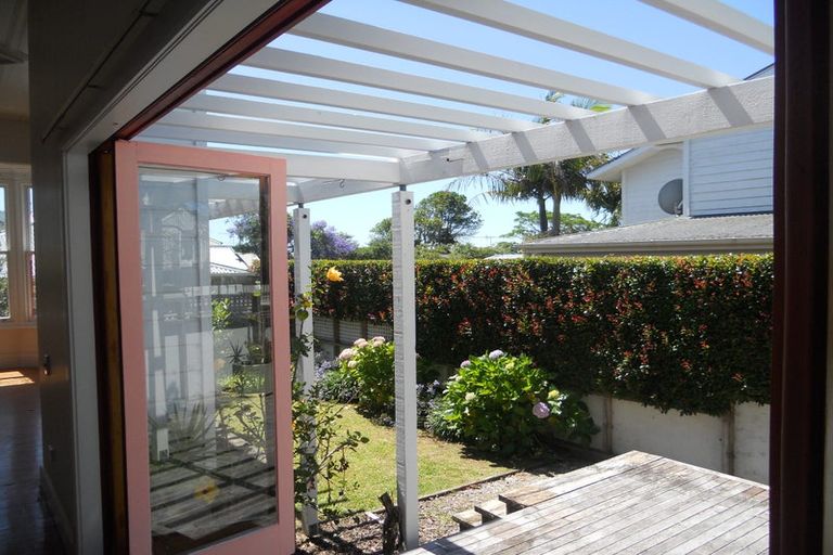 Photo of property in 128 Calliope Road, Stanley Point, Auckland, 0624