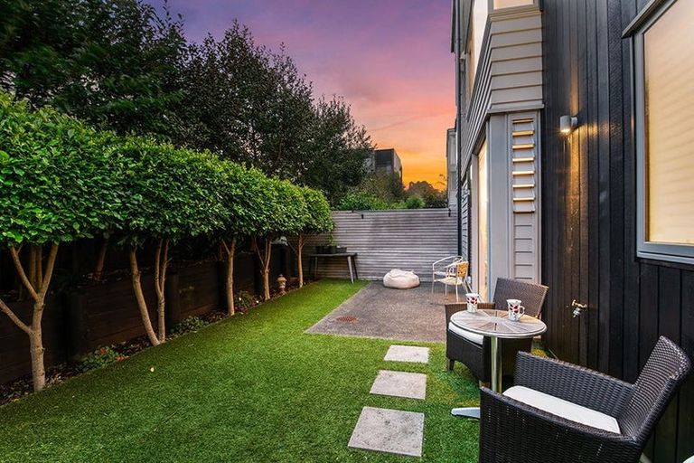 Photo of property in 2f Dodson Avenue, Milford, Auckland, 0620