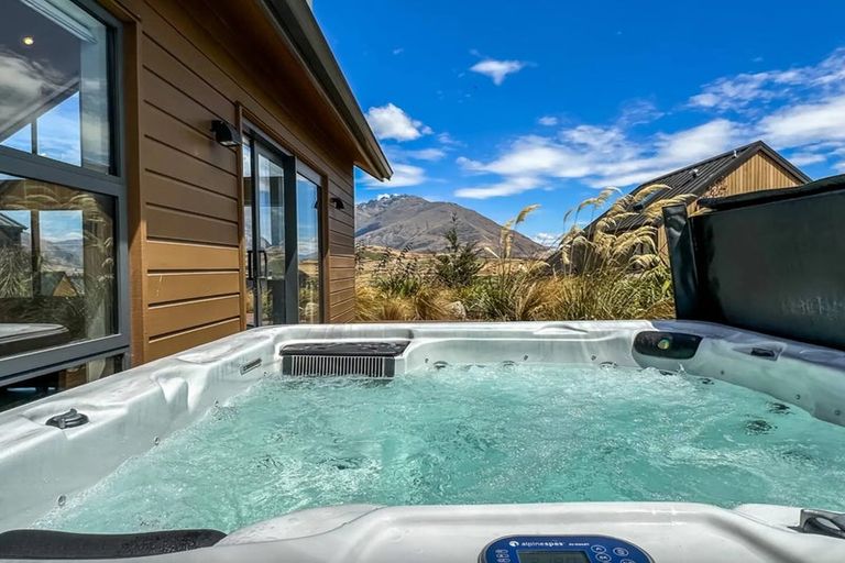Photo of property in 7 Falconer Rise, Jacks Point, Queenstown, 9371