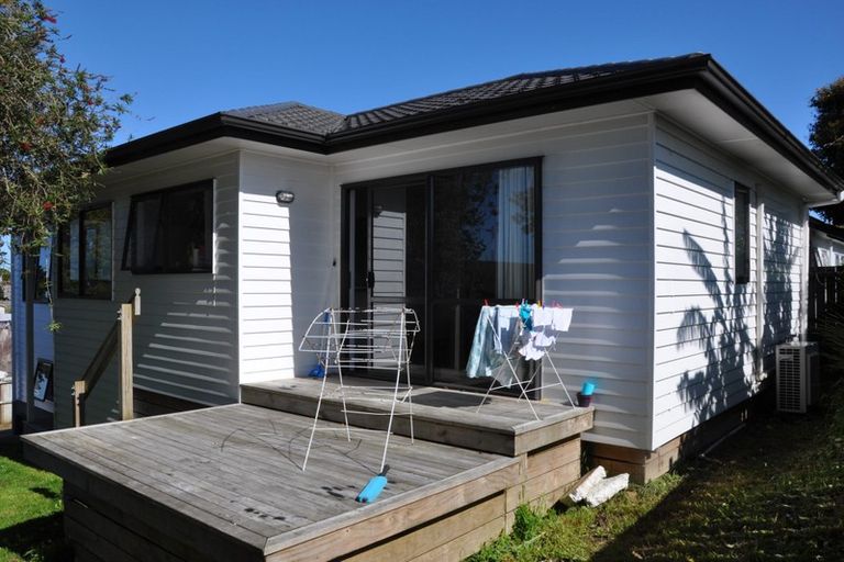 Photo of property in 52a Keegan Drive, Massey, Auckland, 0614