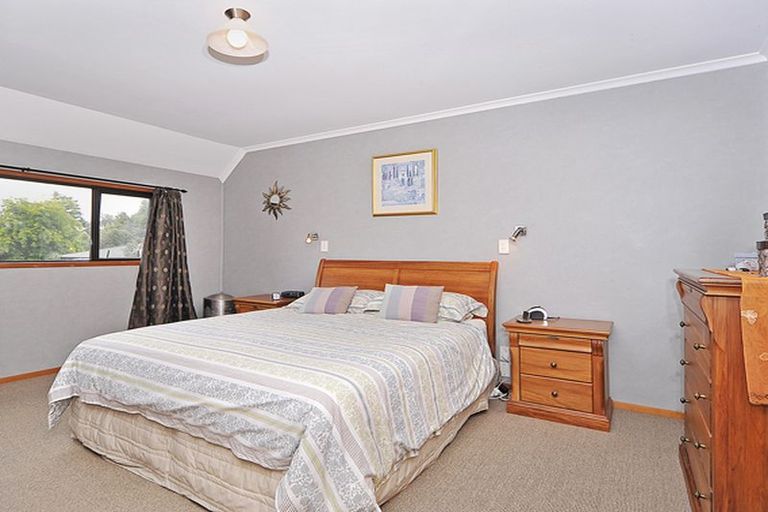 Photo of property in 1 Wincanton Place, Awapuni, Palmerston North, 4412