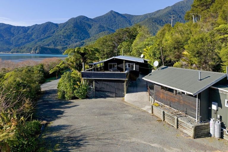 Photo of property in 38 Hope Drive, Okiwi Bay, 7193