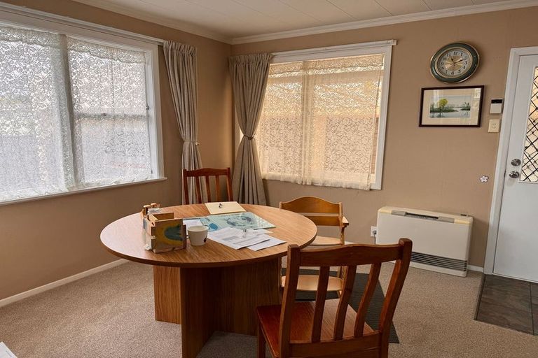 Photo of property in 18 Park Road, West End, Palmerston North, 4412