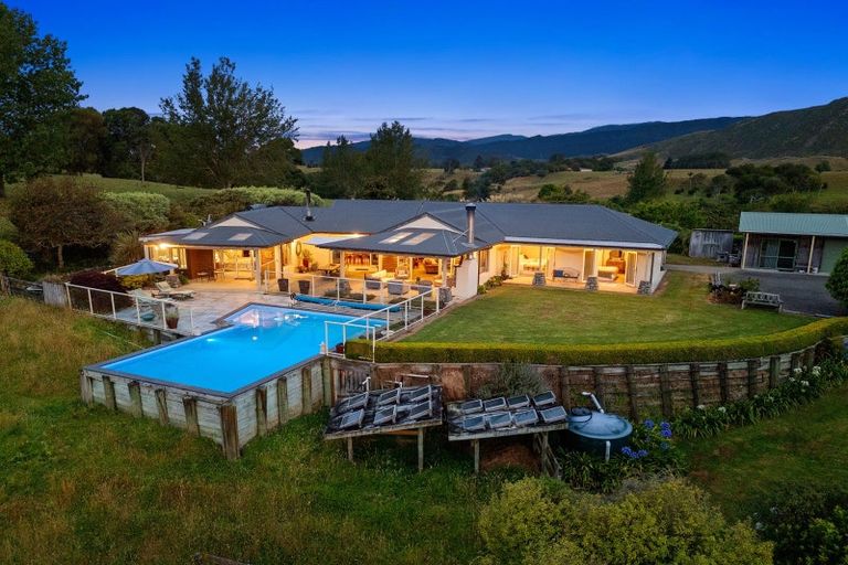 Photo of property in 101 Forest Lakes Road, Otaki, 5583