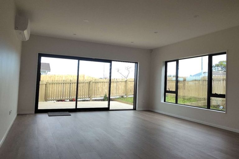 Photo of property in 29a West Harbour Drive, West Harbour, Auckland, 0618